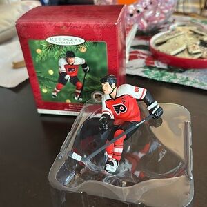 Hallmark 2000 Eric Lindros ornament, fourth in the series